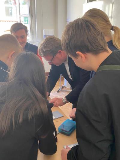 Carsten Mller, MdB, in der Schule Sidonienstrae